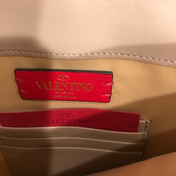 ❌SOLD❌Valentino ROCKSTUD POUCH - Picture 4 of 7